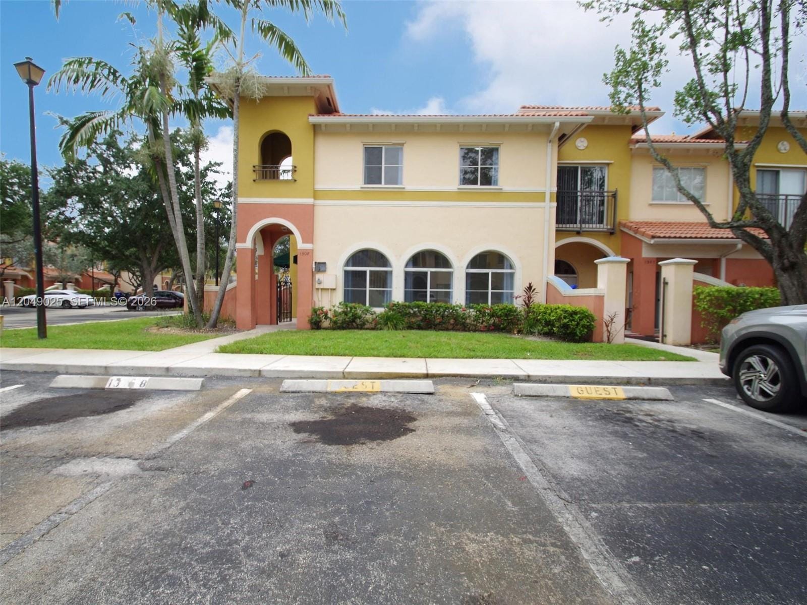 Pending home at 1308 N Santa Catalina Circle, North Lauderdale, FL 33068