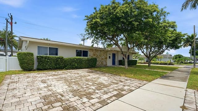 21020 Highland Lakes Boulevard, Highland Lakes, Miami, FL
