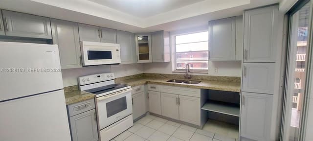 200 NE 12th Avenue 3E, Hallandale Beach, FL 33009