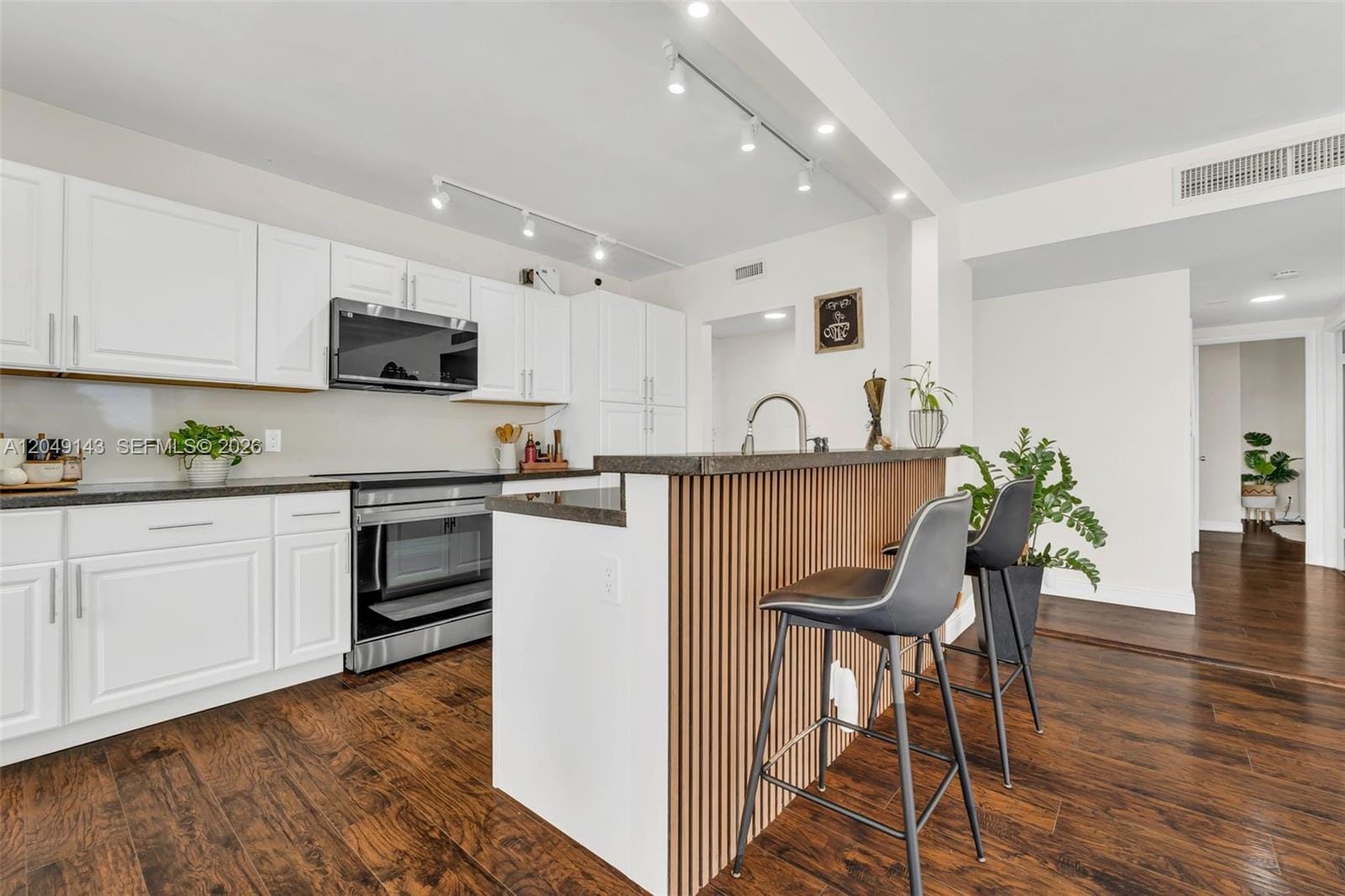 3800 Hillcrest Drive 422, Hollywood, FL 33021 photo 13
