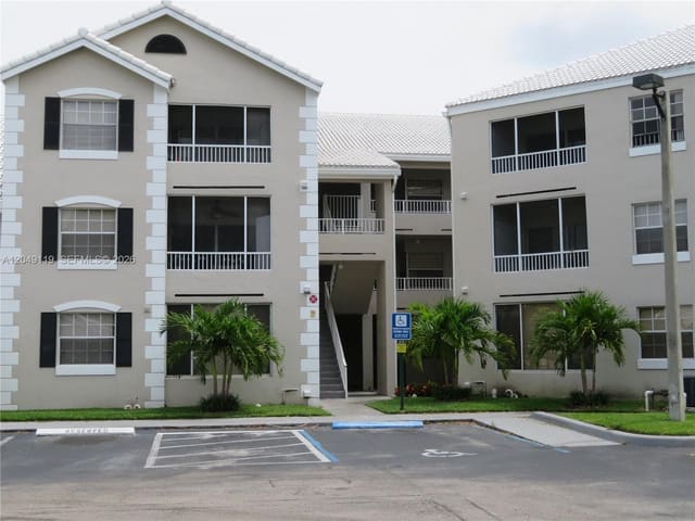 2803 N Oakland Forest Drive 204, Lakeview Club, Oakland Park, FL