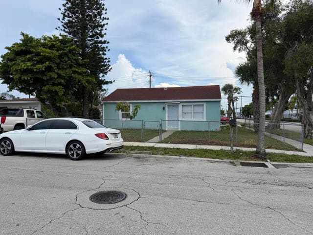 442 Winters Street, West Palm Beach, FL 33405