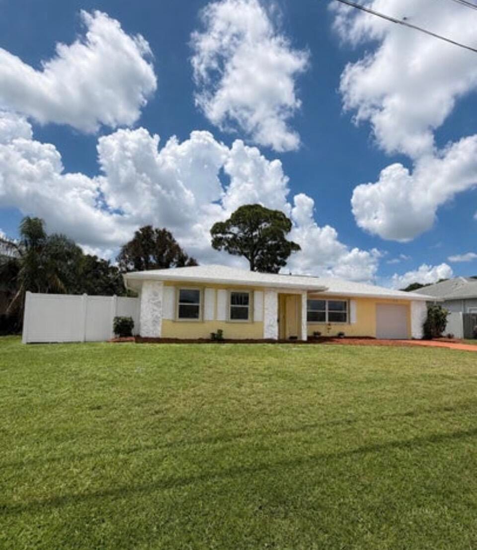772 SE Thornhill Drive, Port St. Lucie, FL 34983