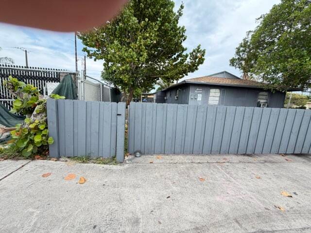 714 S H Street — photo 2