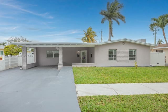 913 NE 2nd Street, Hallandale Beach, FL 33009