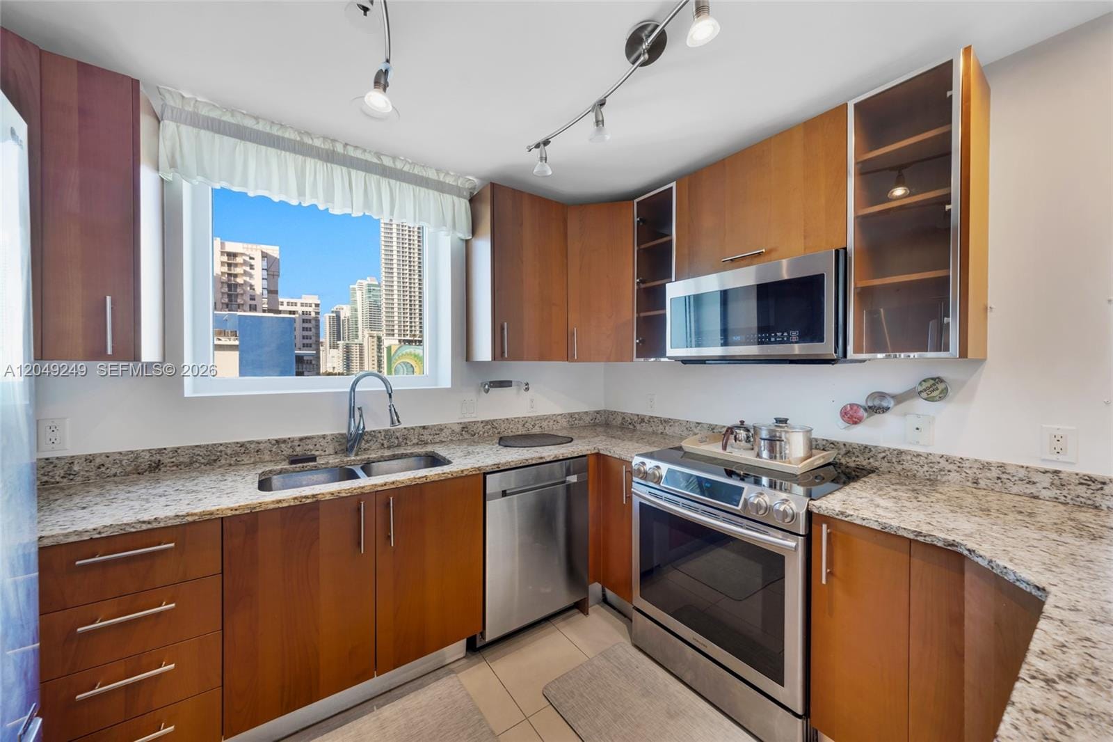 1945 S Ocean Drive 714 — photo 4