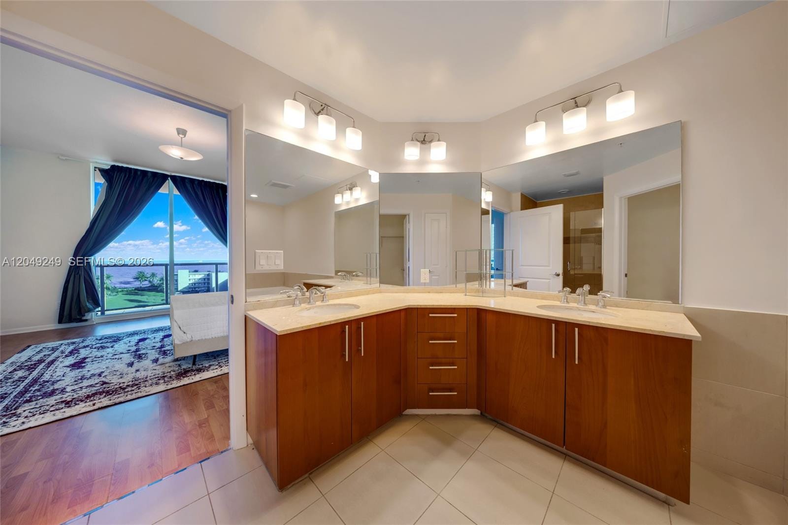 1945 S Ocean Drive 714 — photo 8