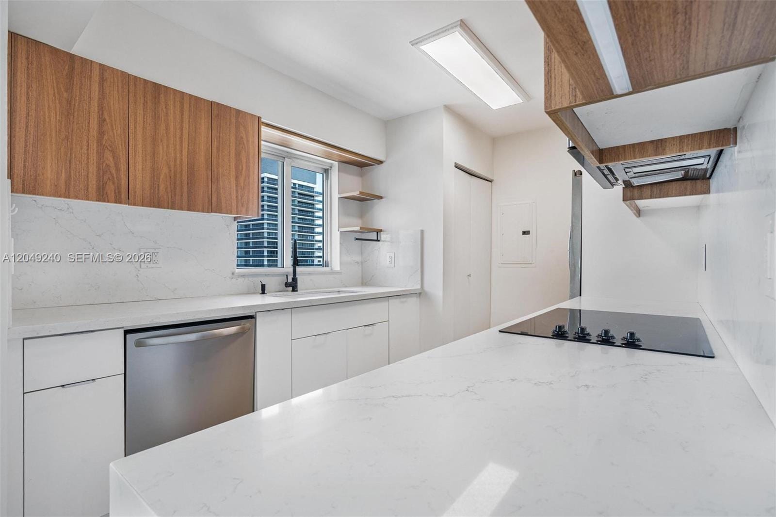 5900 Collins Avenue 1406 — photo 12