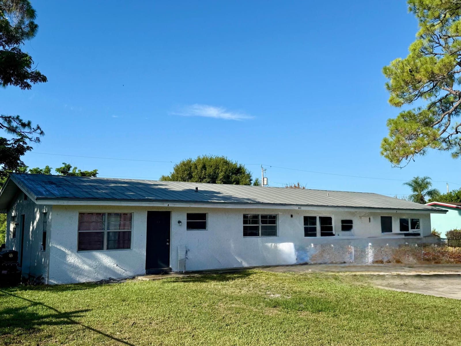 Pending home at 805 S Lake Drive, Fort Pierce, FL 34982