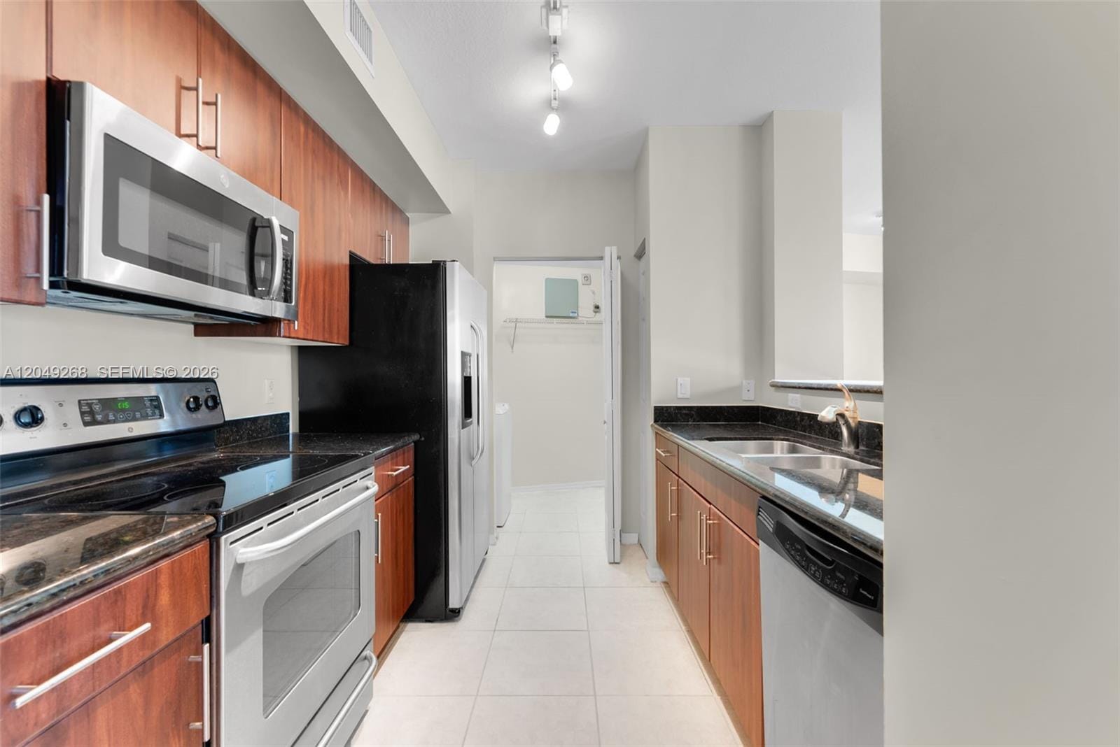 2421 NE 65th Street 403, Fort Lauderdale, FL 33308 photo 10