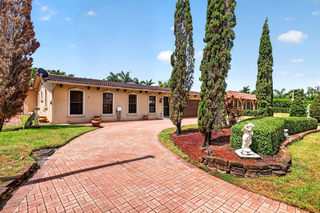 2060 Tropic Isle, Lauderdale-By-The-Sea, FL 33062