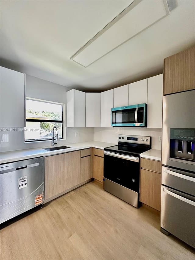 2540 W 67th Place 202-28, Hialeah, FL 33016