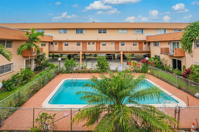1100 W 35th Street 23, Hialeah, FL 33012