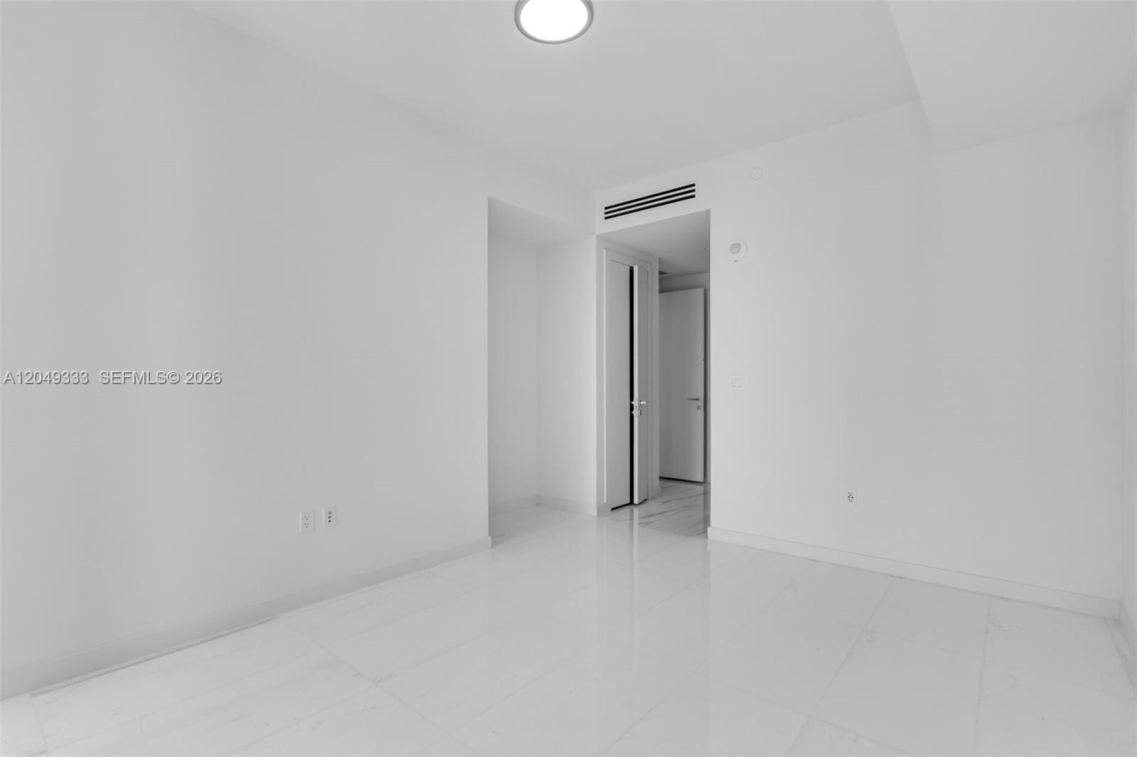 300 Biscayne Boulevard Way 3009W, Miami, FL 33131 photo 13