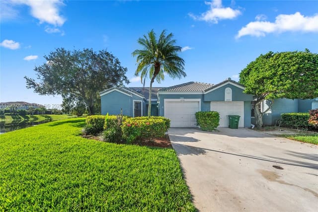 8220 Waterford Lane, Woodmont, Tamarac, FL