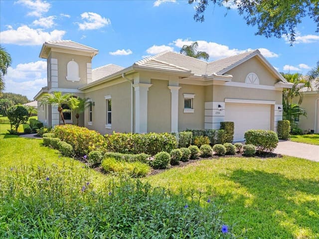 1254 River Reach Drive, Riverwind Phase One Sub, Vero Beach, FL
