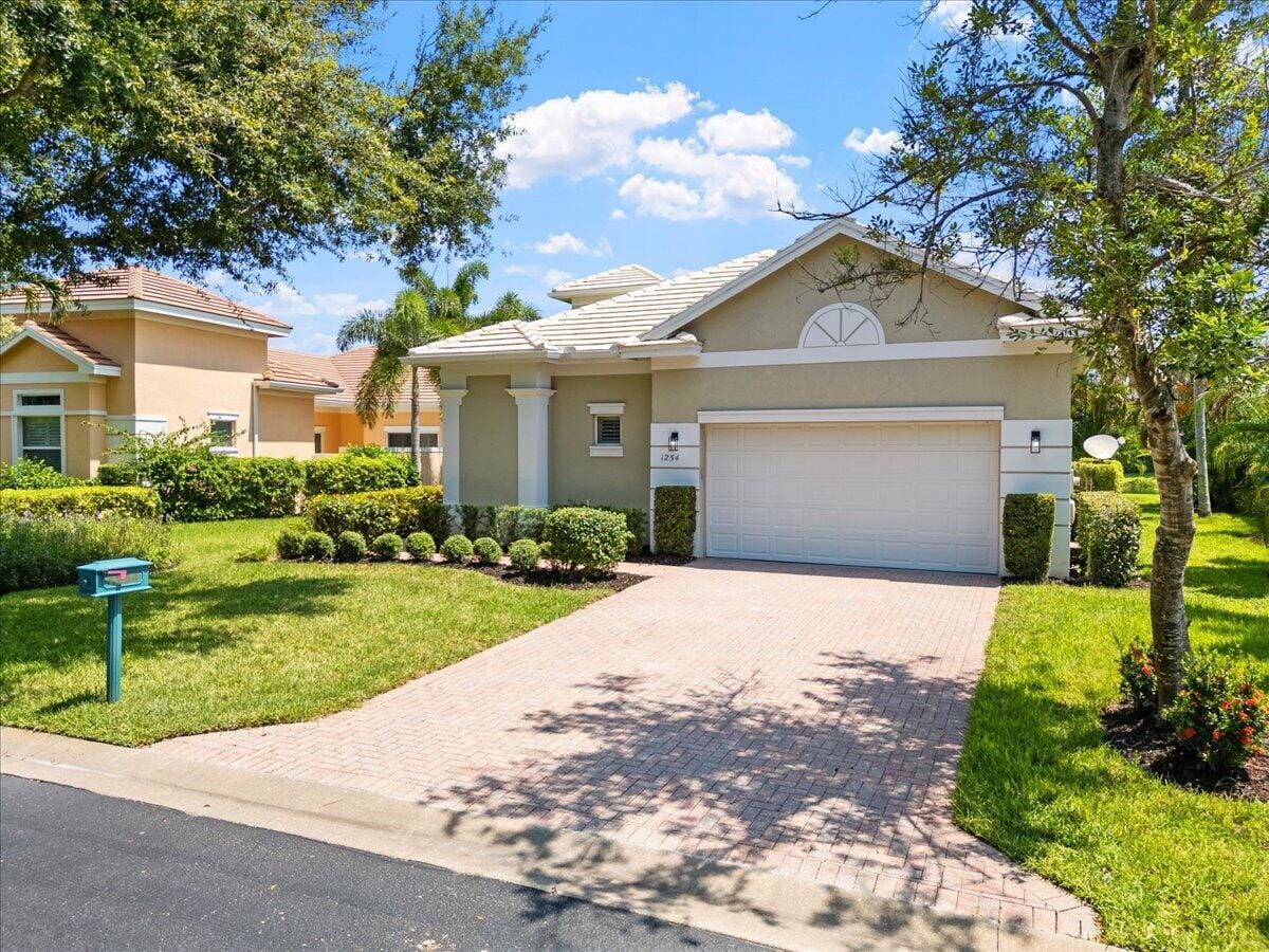 1254 River Reach Drive, Vero Beach, FL 32967 photo 2