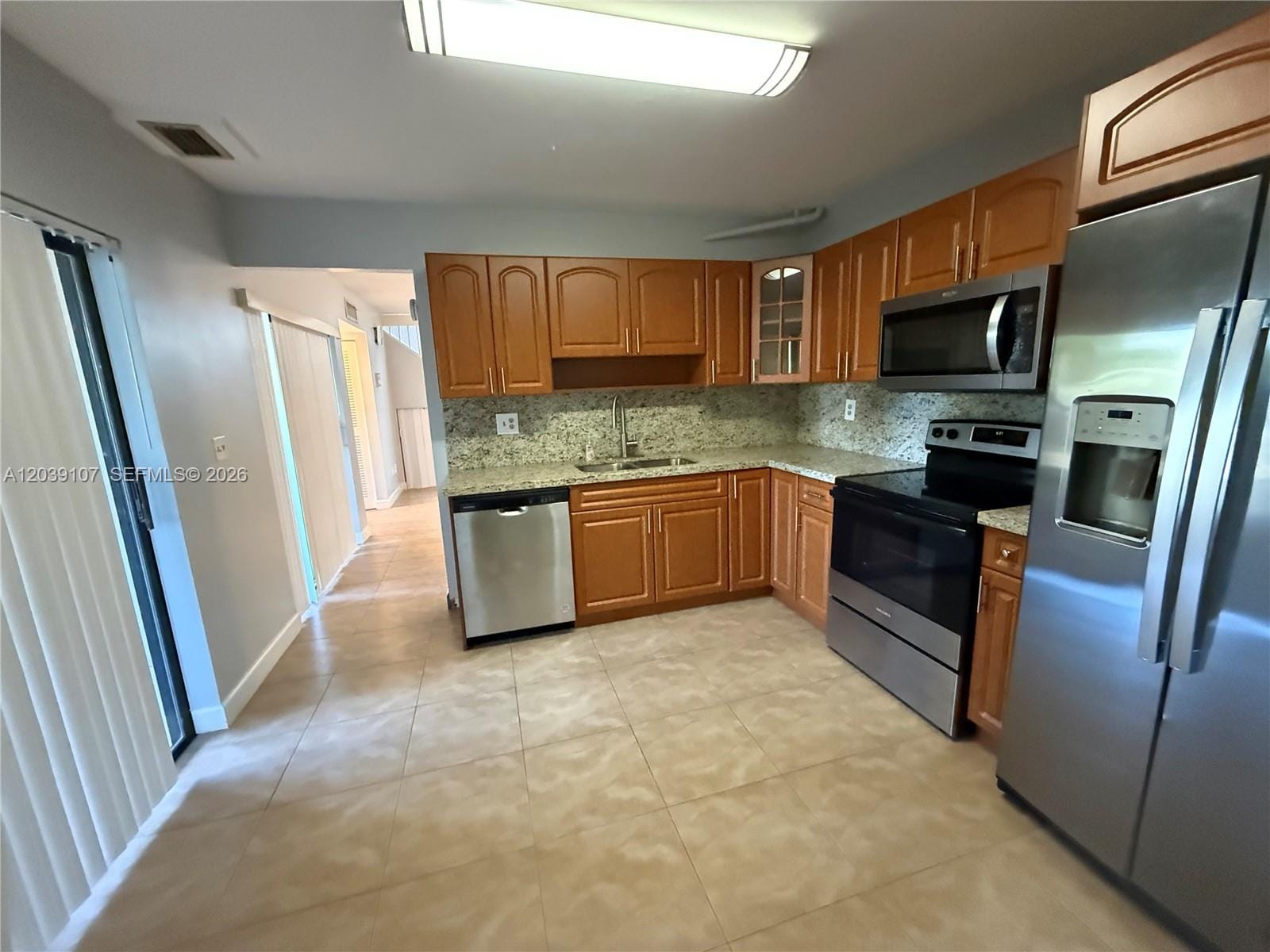9700 NW 6th Lane 9700, Miami, FL 33172 photo 18