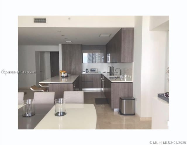 68 SE 6th Street 2007, Miami, FL 33131