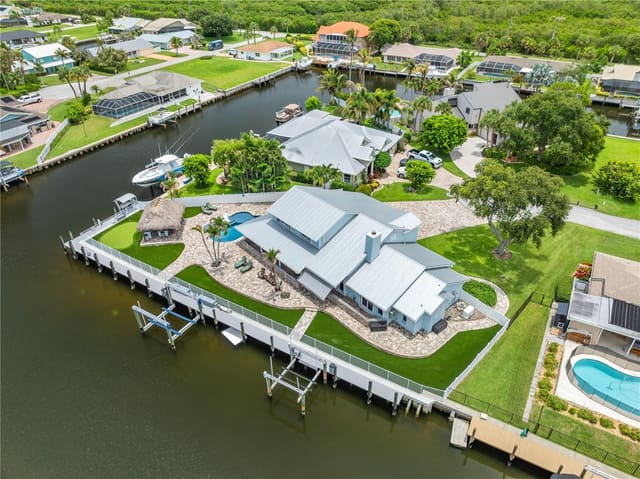 123 Queen Ann Court, sold in Queen'S Cove Unit 1, Hutchinson Island, FL
