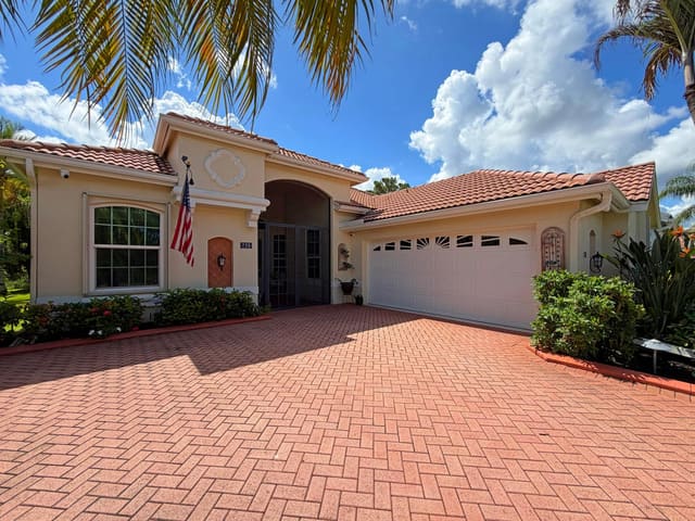 728 SW Lake Charles Circle, Lake Charles, Port St. Lucie, FL