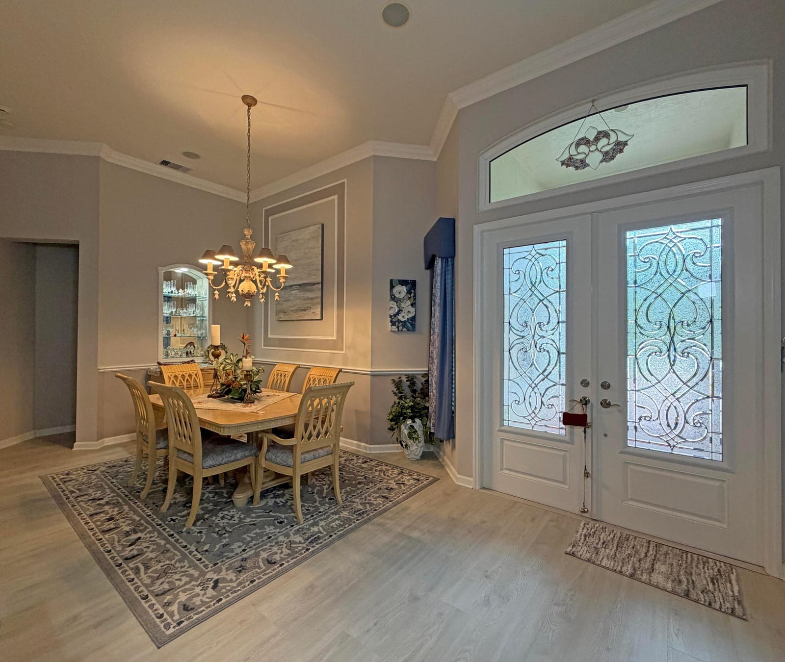 728 SW Lake Charles Circle — photo 3