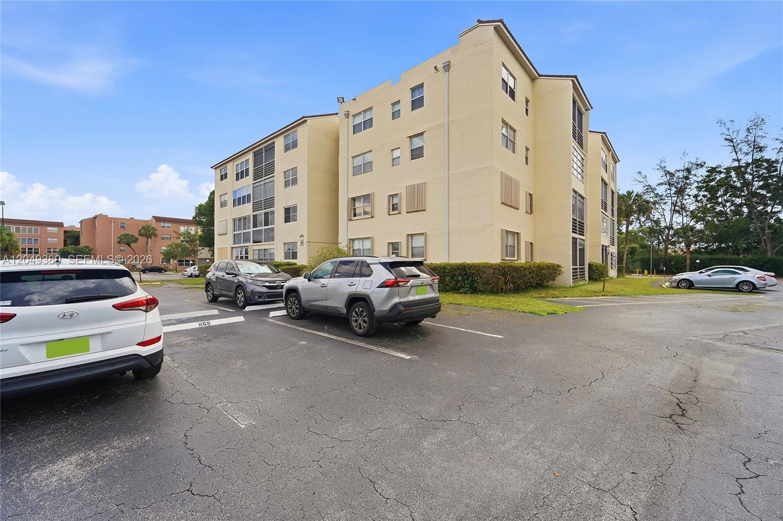 2871 Somerset Drive 103 — photo 2