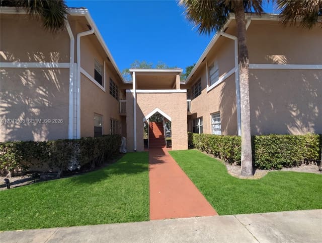 807 Twin Lakes Drive 32-G, Coral Springs, FL 33071