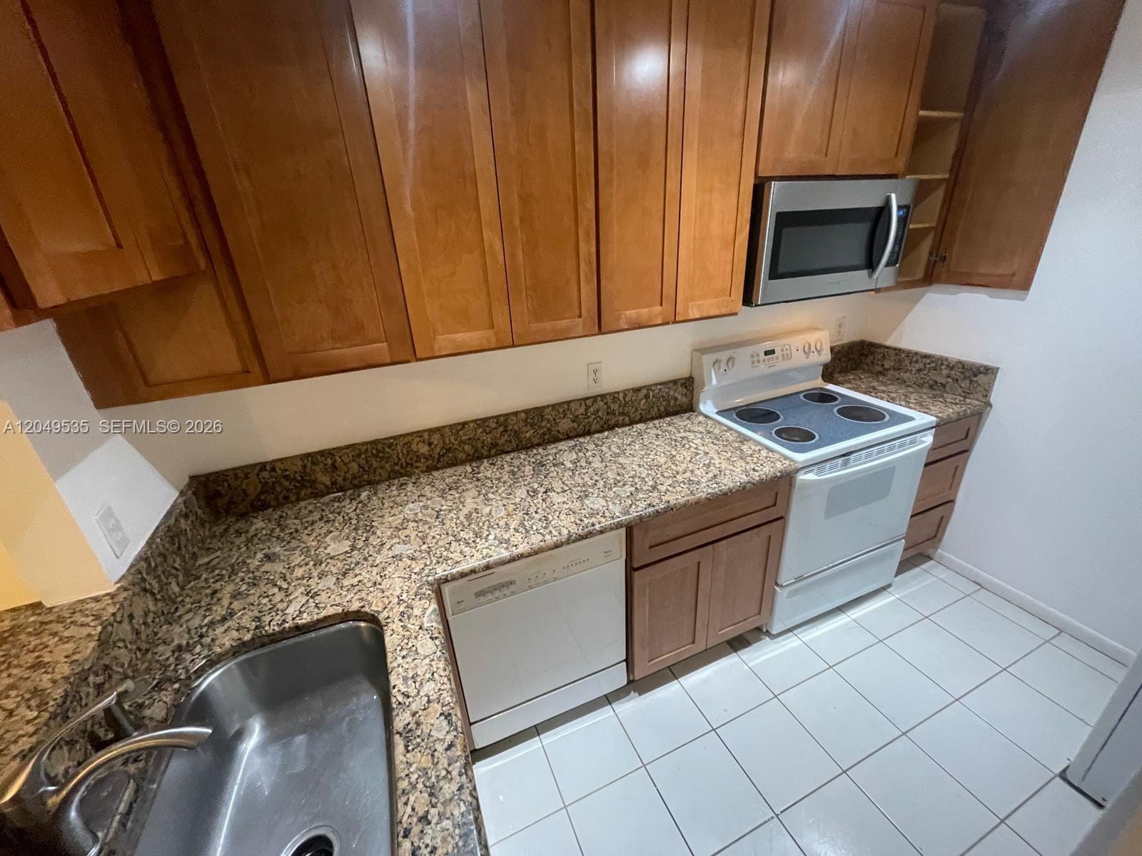 807 Twin Lakes Drive 32-G, Coral Springs, FL 33071 photo 5