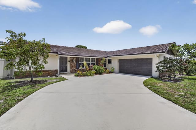 9860 Honeysuckle Avenue, sold in Palm Beach Gardens 3, Palm Beach Gardens, FL