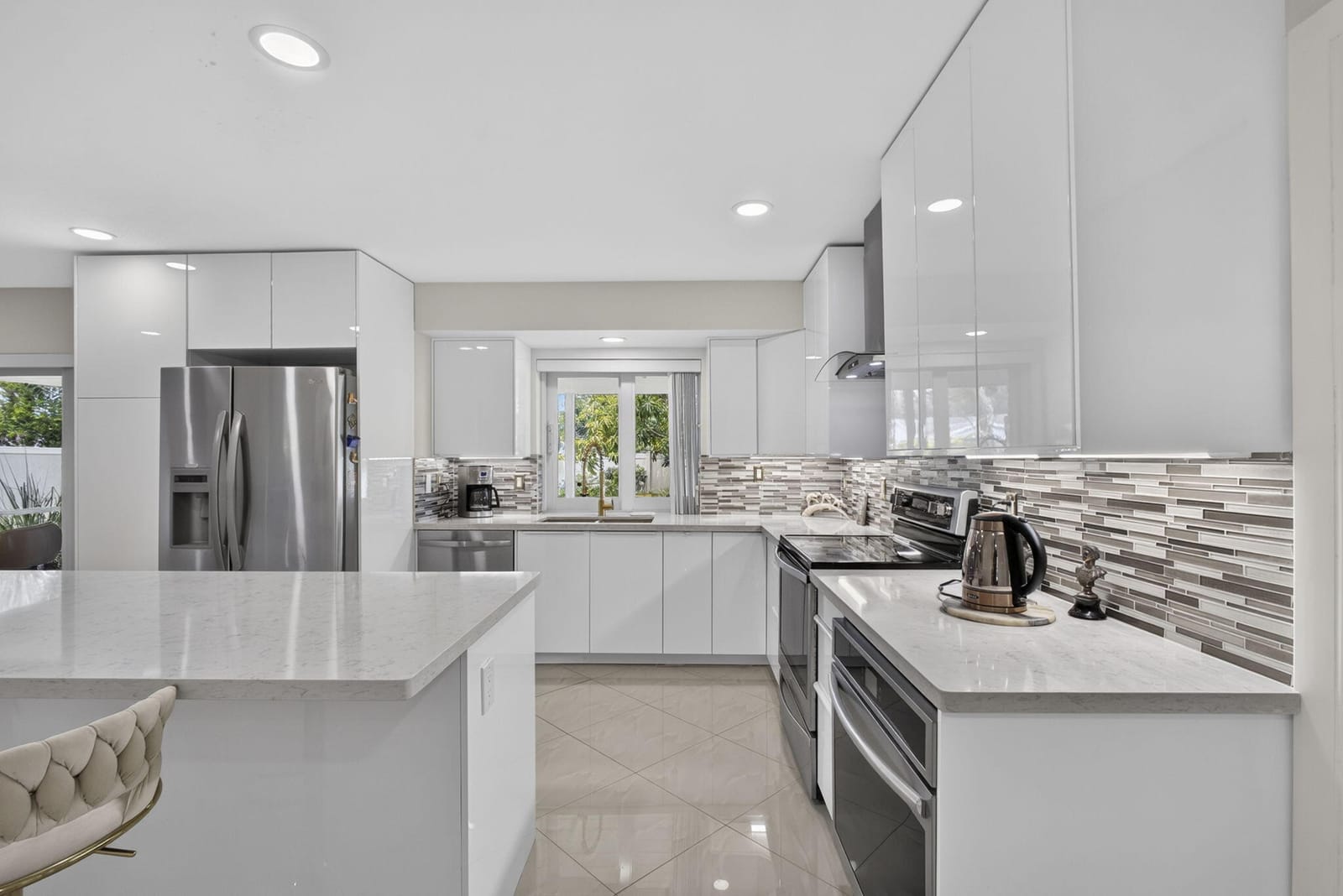 9860 Honeysuckle Avenue, Palm Beach Gardens, FL 33410 photo 16