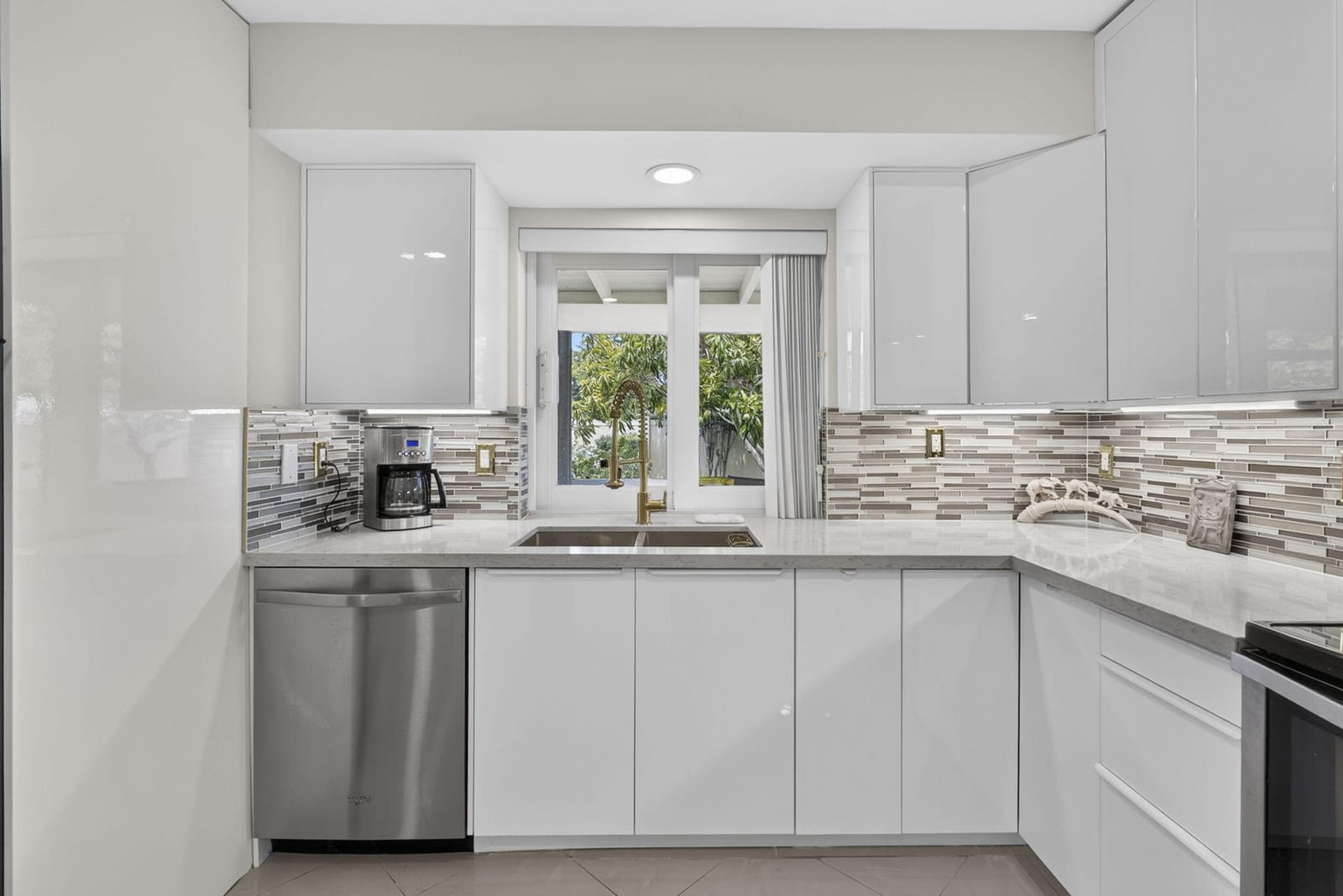 9860 Honeysuckle Avenue, Palm Beach Gardens, FL 33410 photo 17