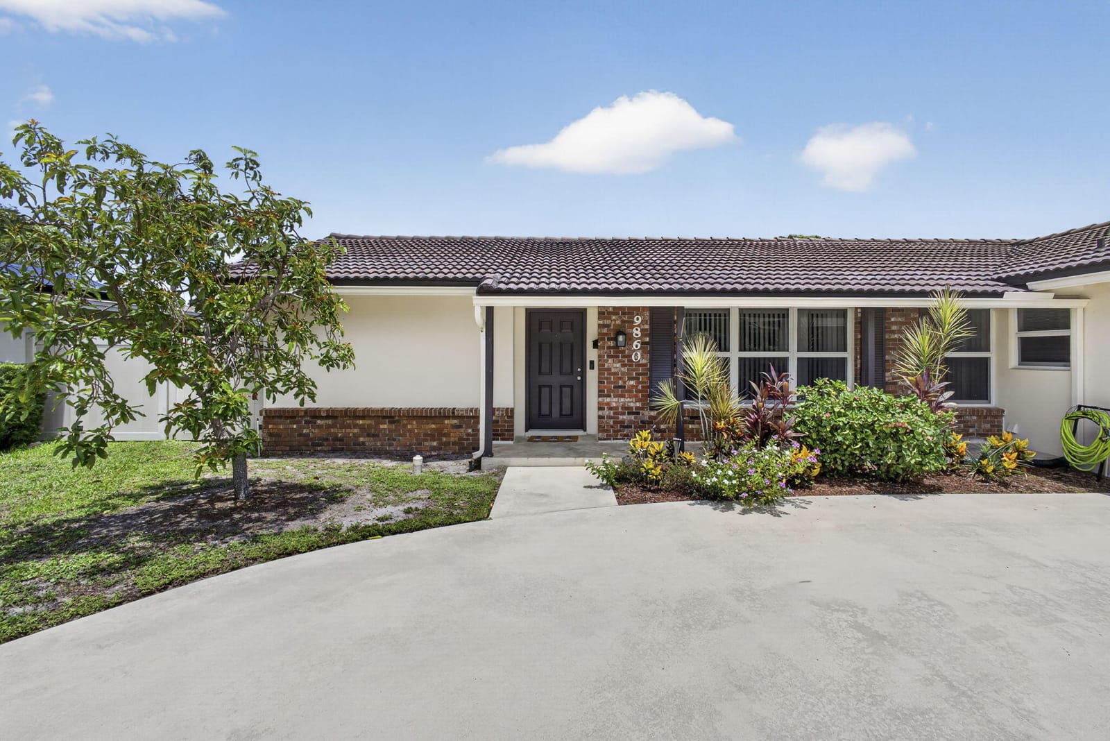 9860 Honeysuckle Avenue — photo 3