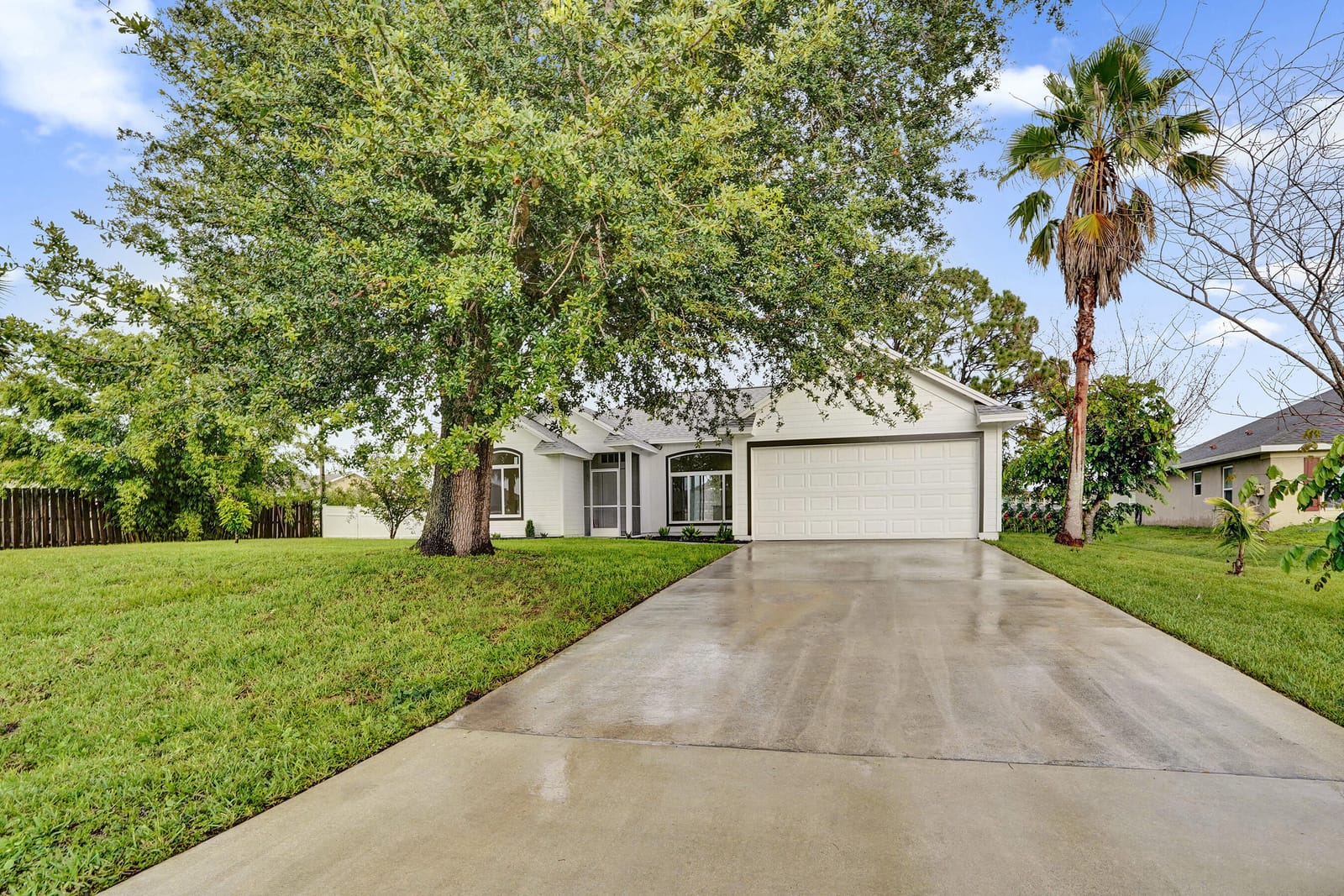 1237 SW Edinburgh Drive — photo 4
