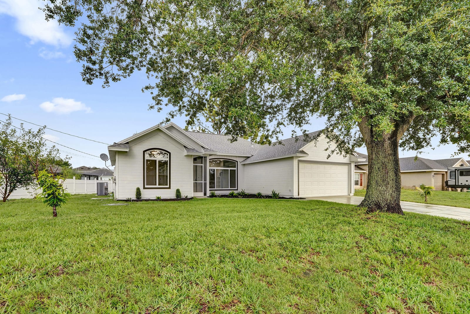 1237 SW Edinburgh Drive — photo 5