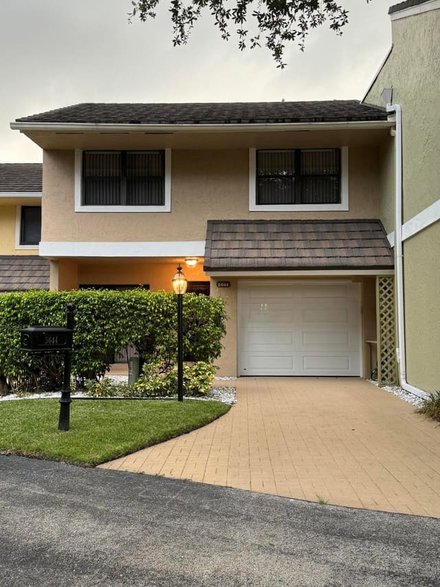5644 Santiago Circle, Boca Del Mar, Boca Raton, FL