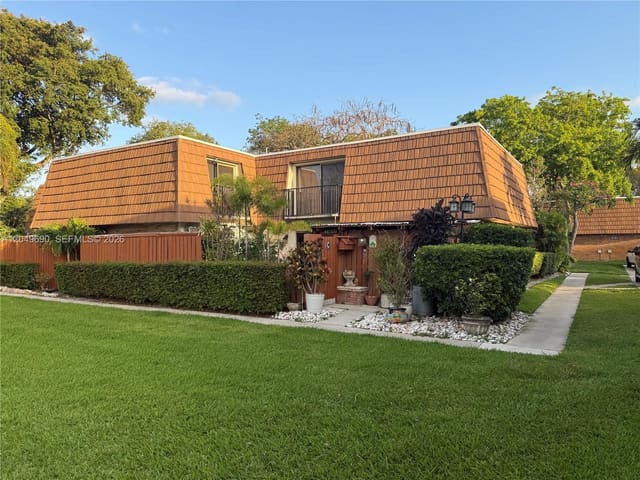 9101 SW 19th Place C, Davie, FL 33324