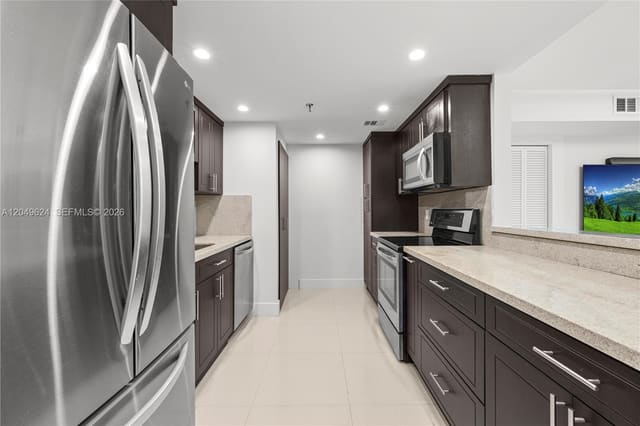 2457 Collins Avenue 307, Miami Beach, FL 33140