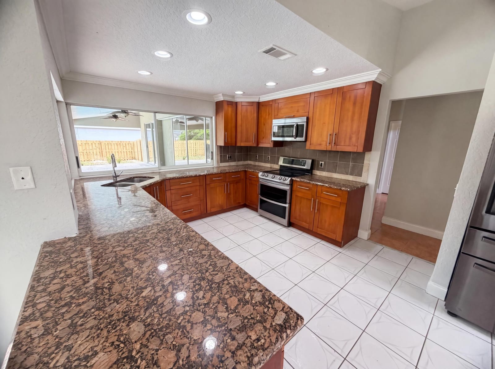 711 SE Celtic Avenue — photo 10