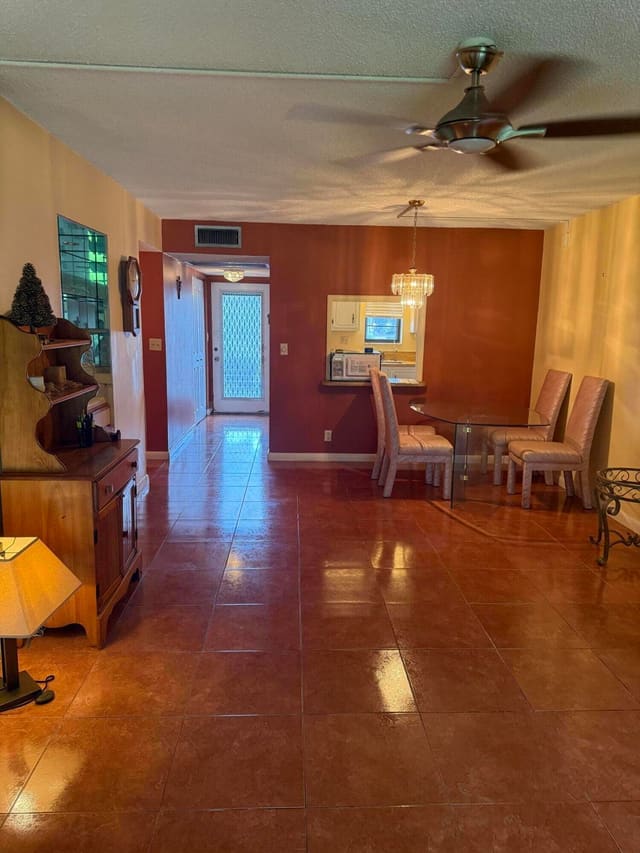 9440 SW 8th Street 110, Isle Of Sandalfoot, Boca Raton, FL