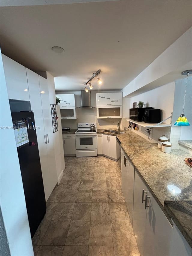 6450 Collins Avenue 1207, Miami Beach, FL 33141