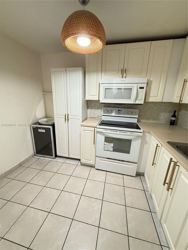 2025 NE 164th Street 318, North Miami Beach, FL 33162