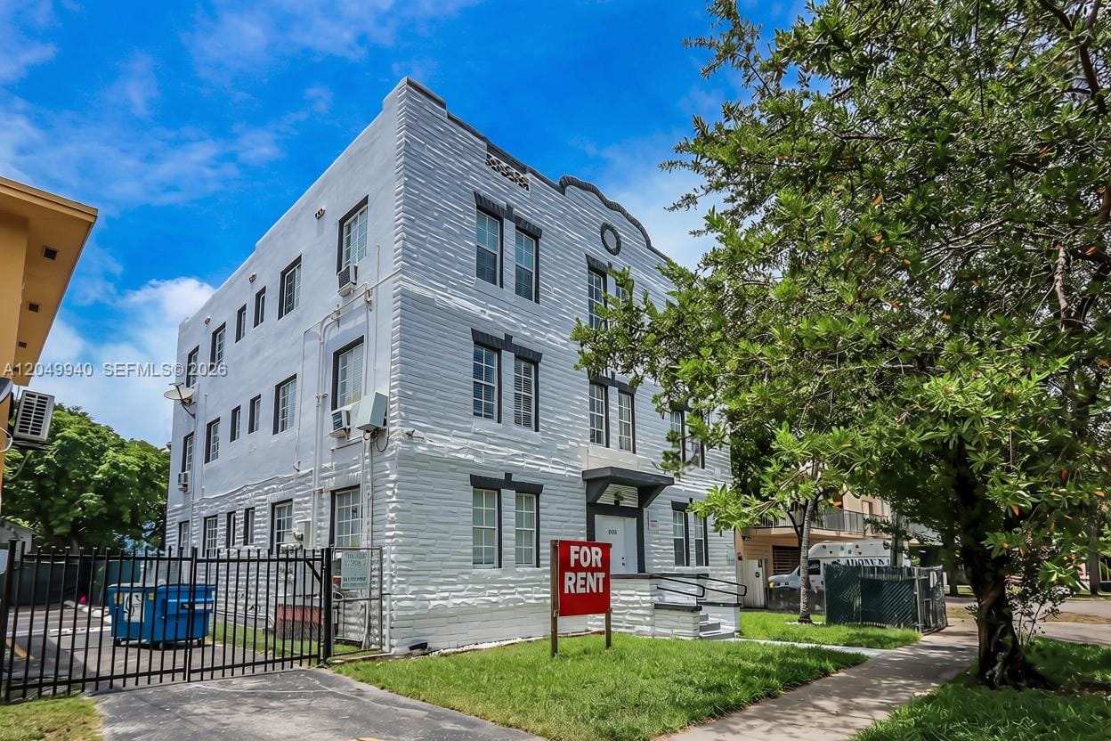 1563 SW 2nd Street, Miami, FL 33135