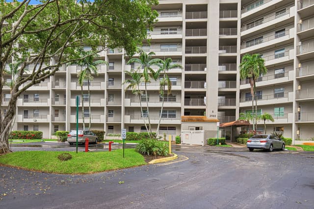 3940 Inverrary Boulevard 603-a, 18th Hole At Inverrary, Lauderhill, FL