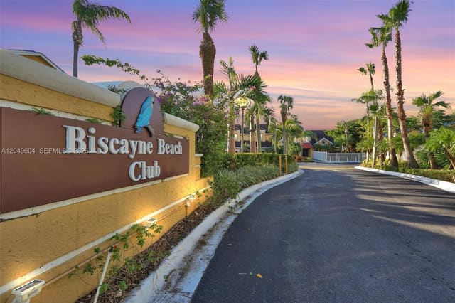 15560 SW 104th Terrace 611, Biscayne Beach Club, Miami, FL