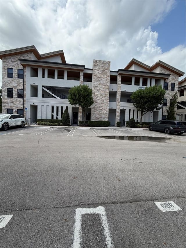 8195 NW 104th Avenue 22, Doral, FL 33178