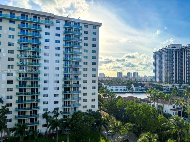 19380 Collins Avenue 827, Sunny Isles Beach, FL 33160
