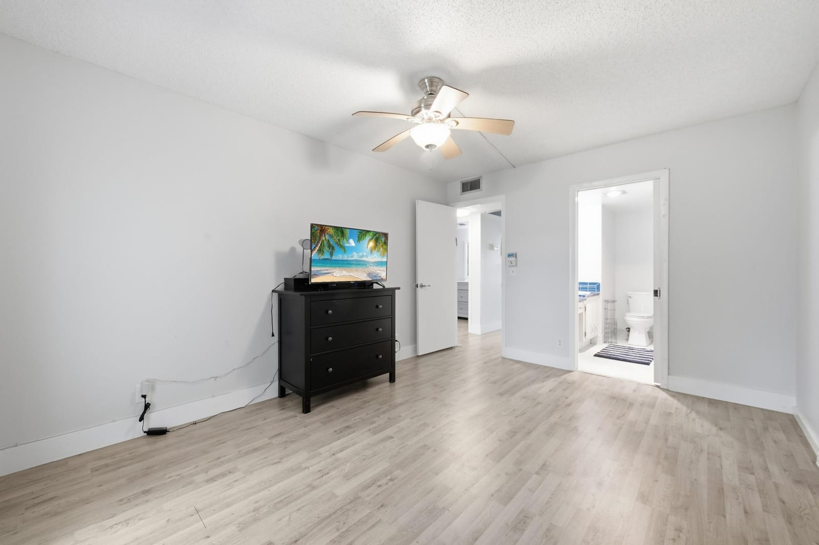 1048 Lincoln C — photo 12