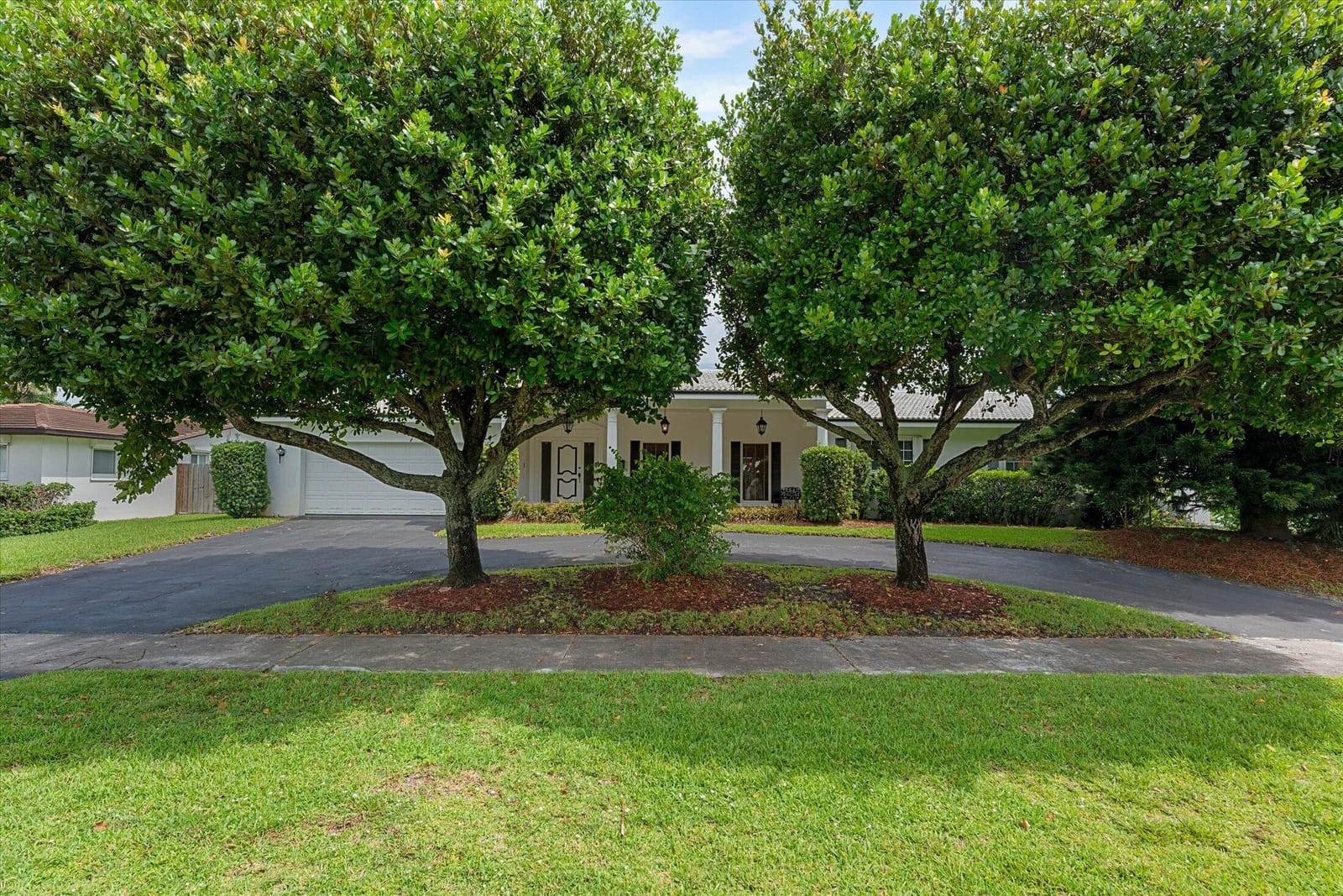 4835 Pierce Street, Hollywood, FL 33021