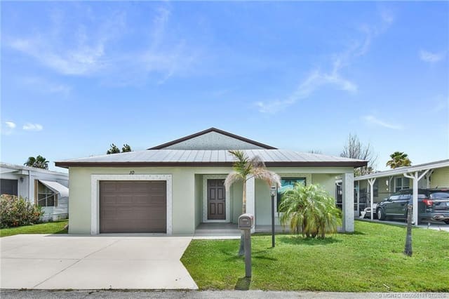 10 Kassaba Lane, Spanish Lakes One Leasehold Estates, Port St. Lucie, FL